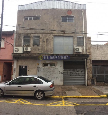 GALPON EN 2 PLANTAS CON ENTREPISO CON OFICINAS Y MONTACARGA. REF 589