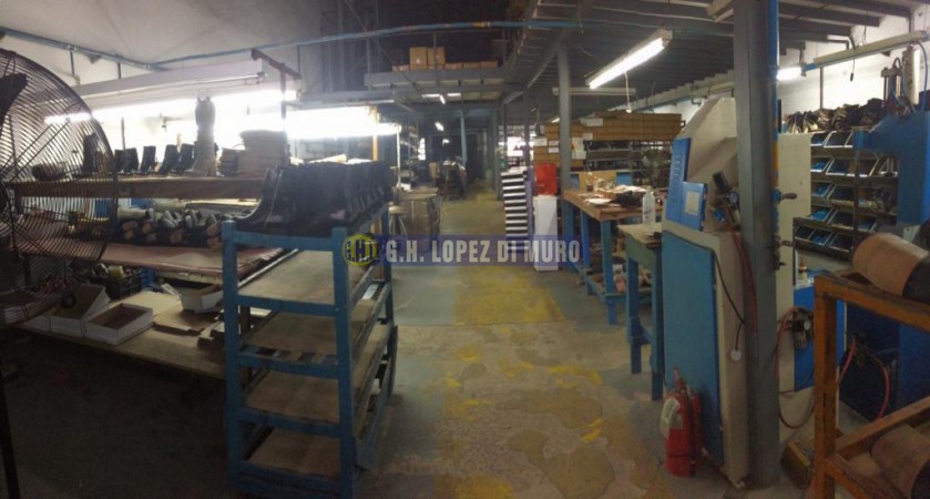 GALPON EN 2 PLANTAS CON ENTREPISO CON OFICINAS Y MONTACARGA. REF 589
