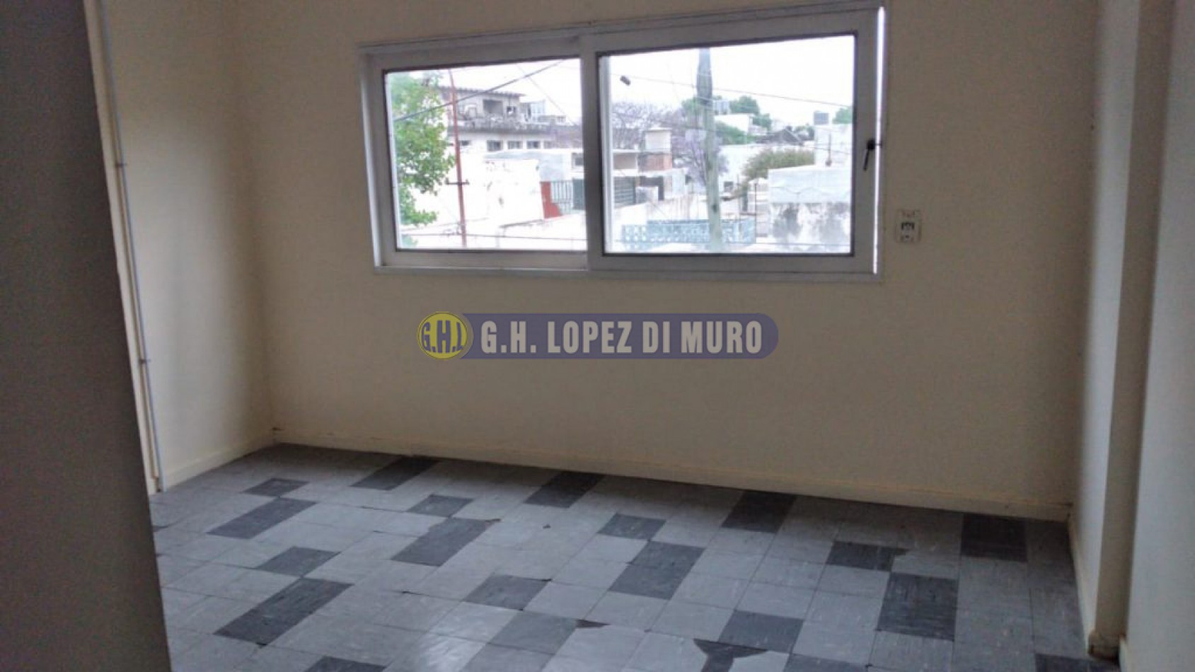 INMUEBLE COMPUESTO DE LOC DEPTO 3AMB CON BALCON Y PATIO + 2 DEPTOS 2 AMB (VENTA ENAL CON ENTREPISO + BLOCK). REF: 559