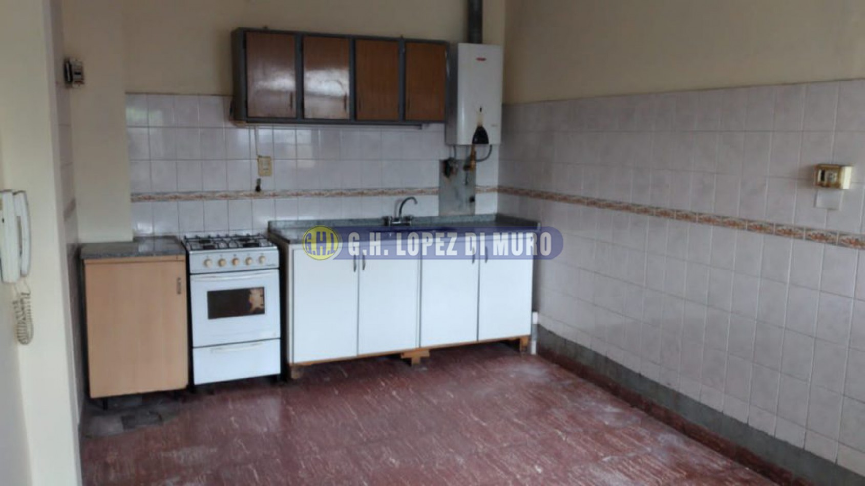 INMUEBLE COMPUESTO DE LOC DEPTO 3AMB CON BALCON Y PATIO + 2 DEPTOS 2 AMB (VENTA ENAL CON ENTREPISO + BLOCK). REF: 559