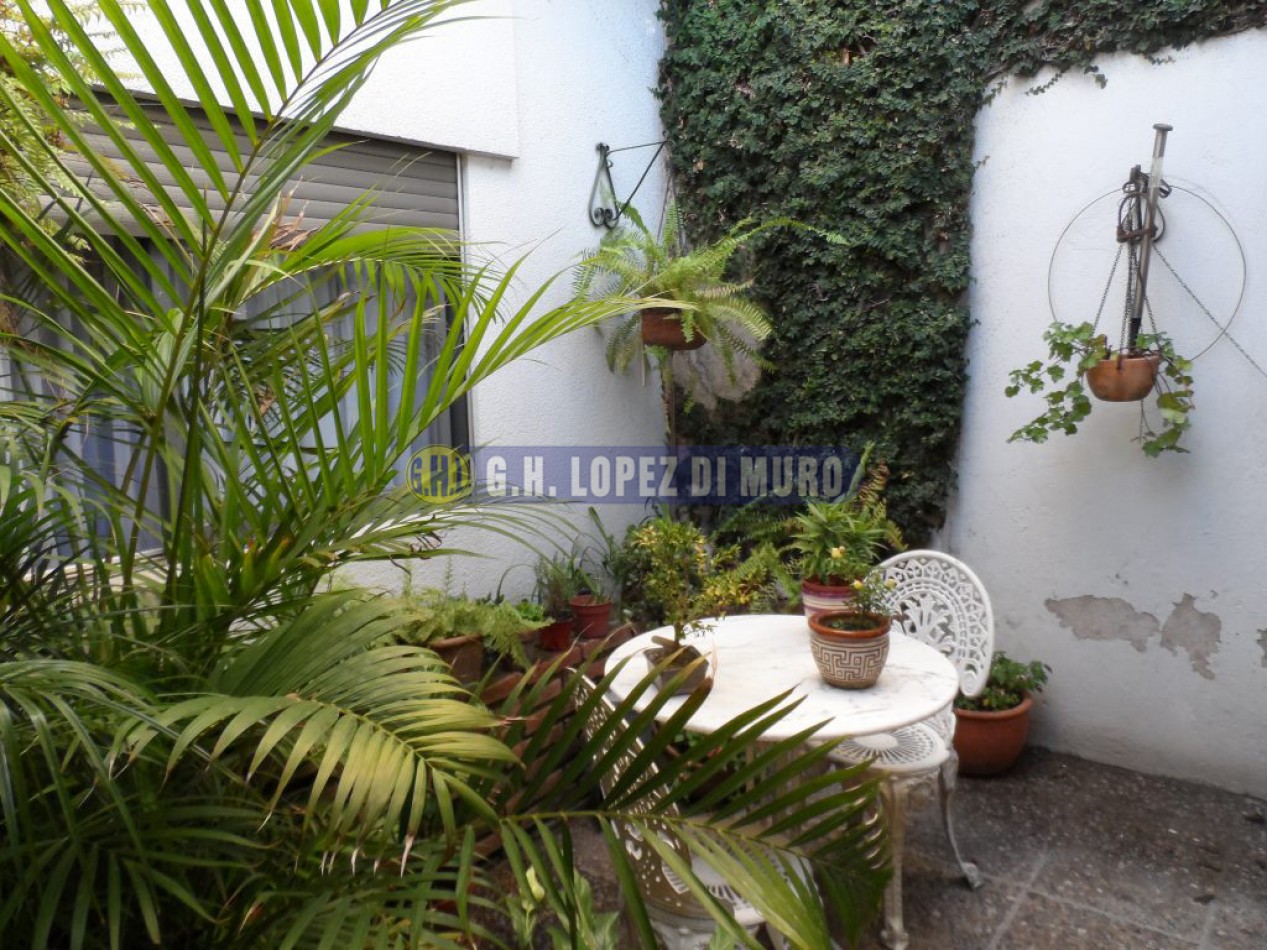 PH AL FRENTE C/ENT INDEP. 4 AMB C/GGE 2 PATIOS Y TERRAZA C/PARRILLA. REF: 472