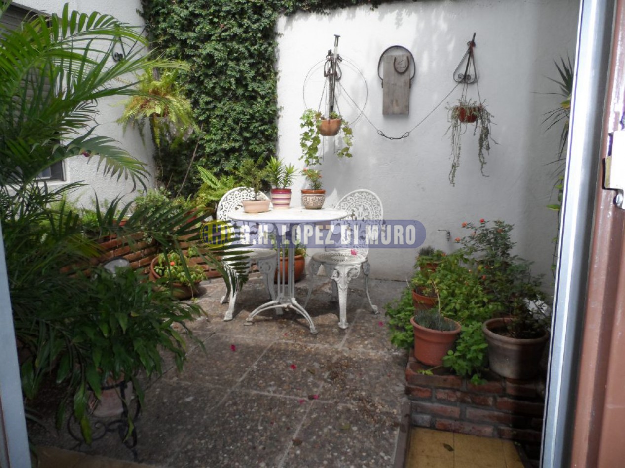 PH AL FRENTE C/ENT INDEP. 4 AMB C/GGE 2 PATIOS Y TERRAZA C/PARRILLA. REF: 472