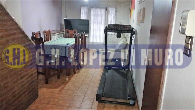 CASA 5AMB CON LOCAL, PATIO Y TERRAZA CON QUINCHO. REF: 688