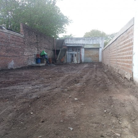 GALPON DE 205MTS2 C/BAÑO/ VESTUARIO, DEPOSITO Y COCHERA DESCUBIERTA DE 9×27.80 REF. 574