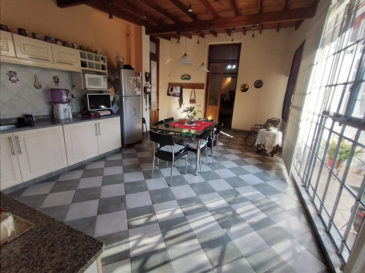 CASA 5 AMB CON 4 DORMITORIOS, 3 BAÑOS,  GARAGE PARA 2 AUTOS