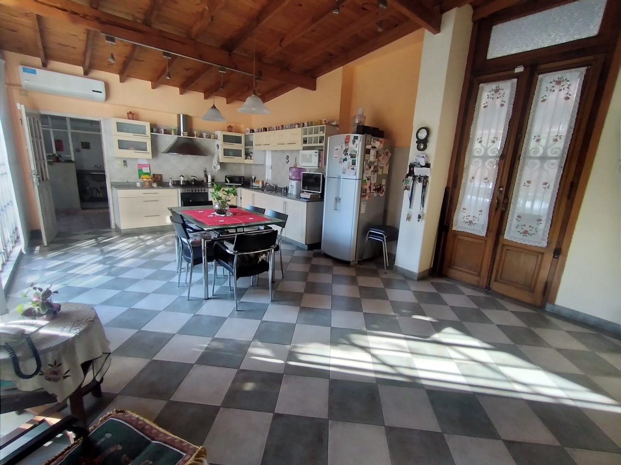 CASA 5 AMB CON 4 DORMITORIOS, 3 BAÑOS,  GARAGE PARA 2 AUTOS