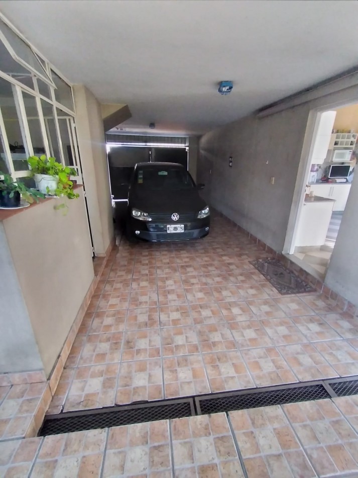 CASA 5 AMB CON 4 DORMITORIOS, 3 BAÑOS,  GARAGE PARA 2 AUTOS