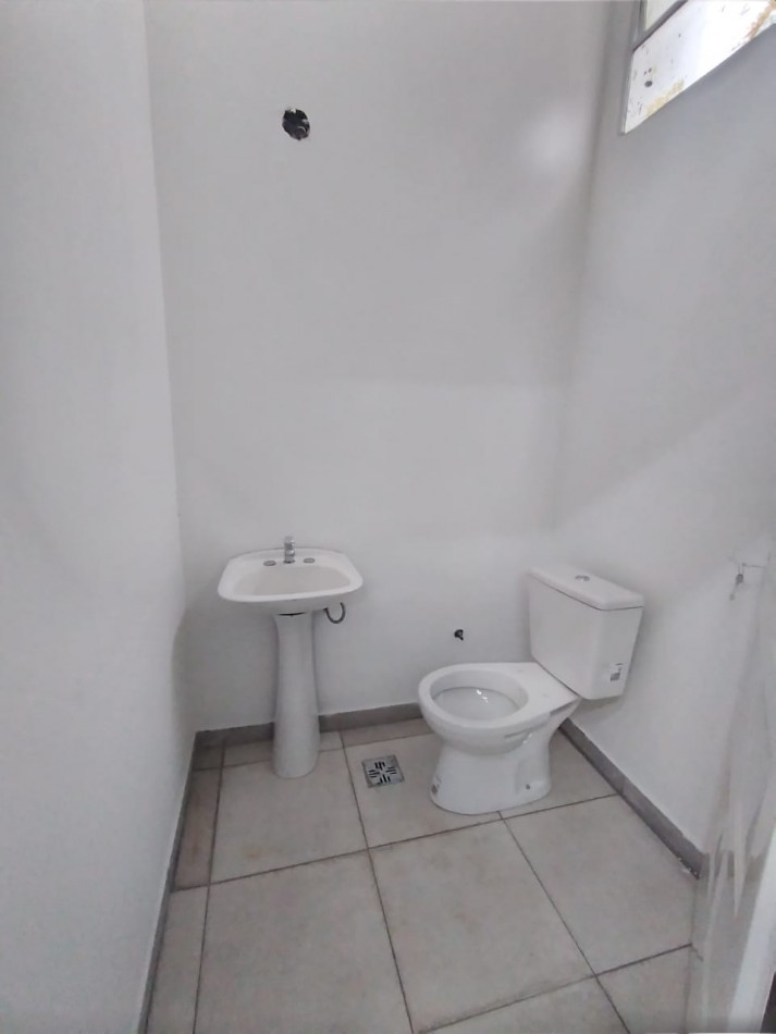 CASA 3 AMB. C/LOCAL, PATIO Y TERRAZA  RECICLADA A NUEVO 