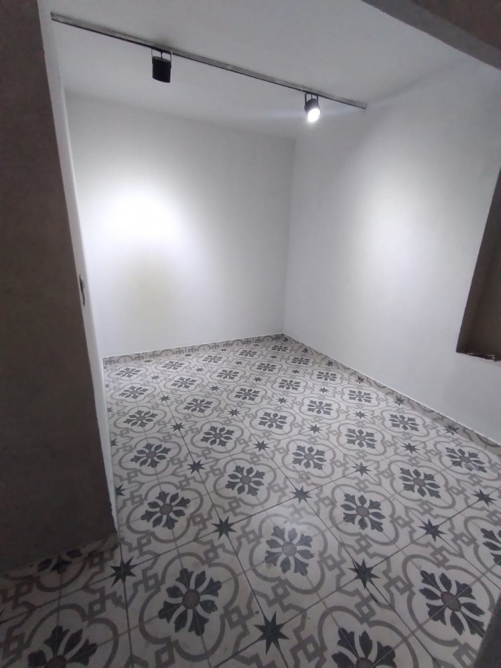 CASA 3 AMB. C/LOCAL, PATIO Y TERRAZA  RECICLADA A NUEVO 