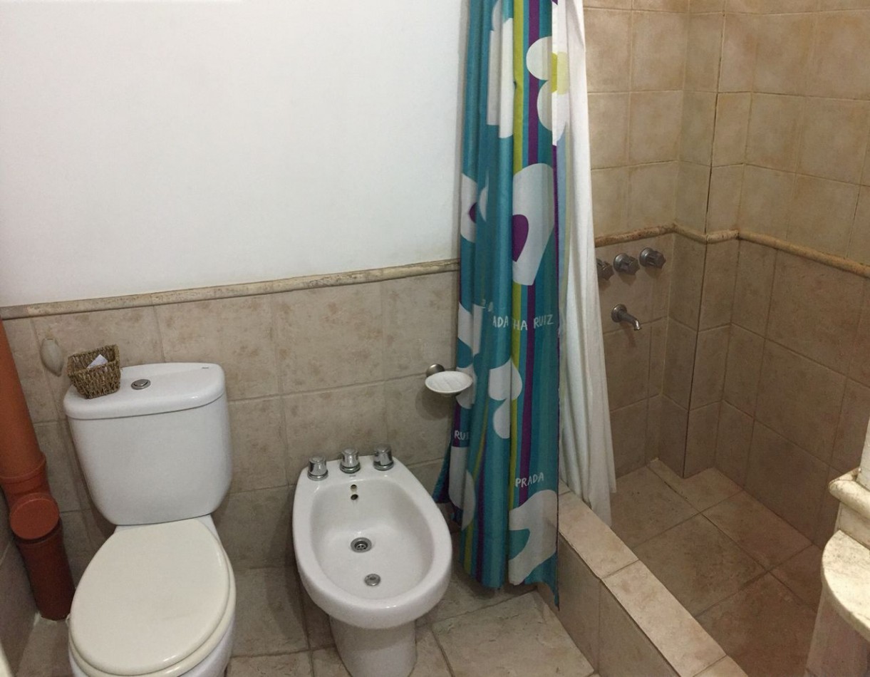 CASA 7 AMB CON COCHERA, PARQUE CON PILETA Y QUINCHO C/PARRILLA REF: 769