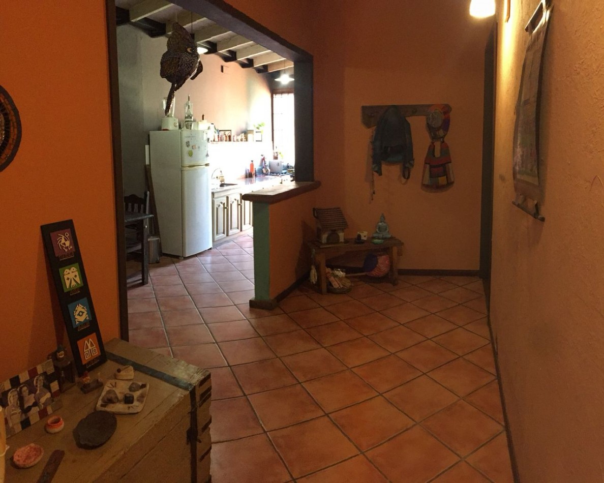 CASA 7 AMB CON COCHERA, PARQUE CON PILETA Y QUINCHO C/PARRILLA REF: 769