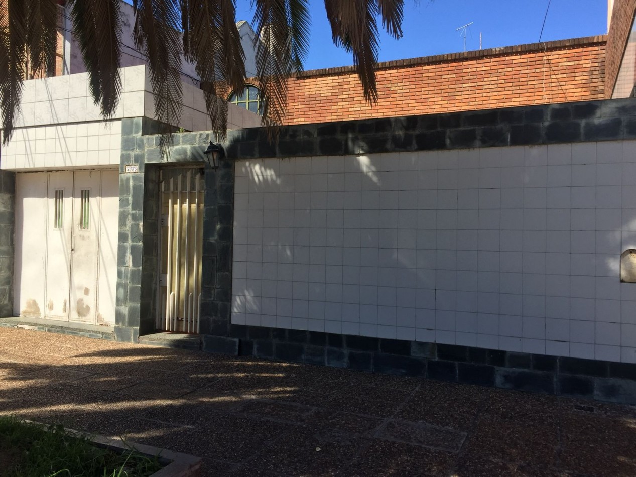 CASA 6 AMB CON PATIO CON GALERIA, GARAGE, JARDIN Y TERRAZA CON PARRILLA