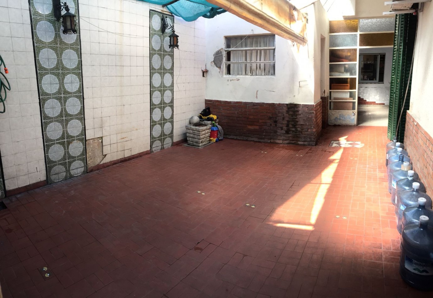 CASA 6 AMB CON PATIO CON GALERIA, GARAGE, JARDIN Y TERRAZA CON PARRILLA