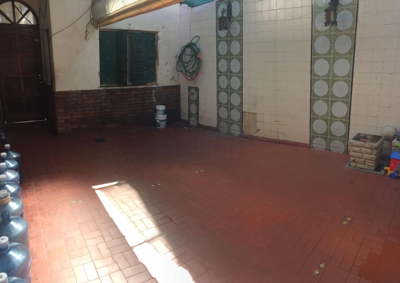 CASA 6 AMB CON PATIO CON GALERIA, GARAGE, JARDIN Y TERRAZA CON PARRILLA