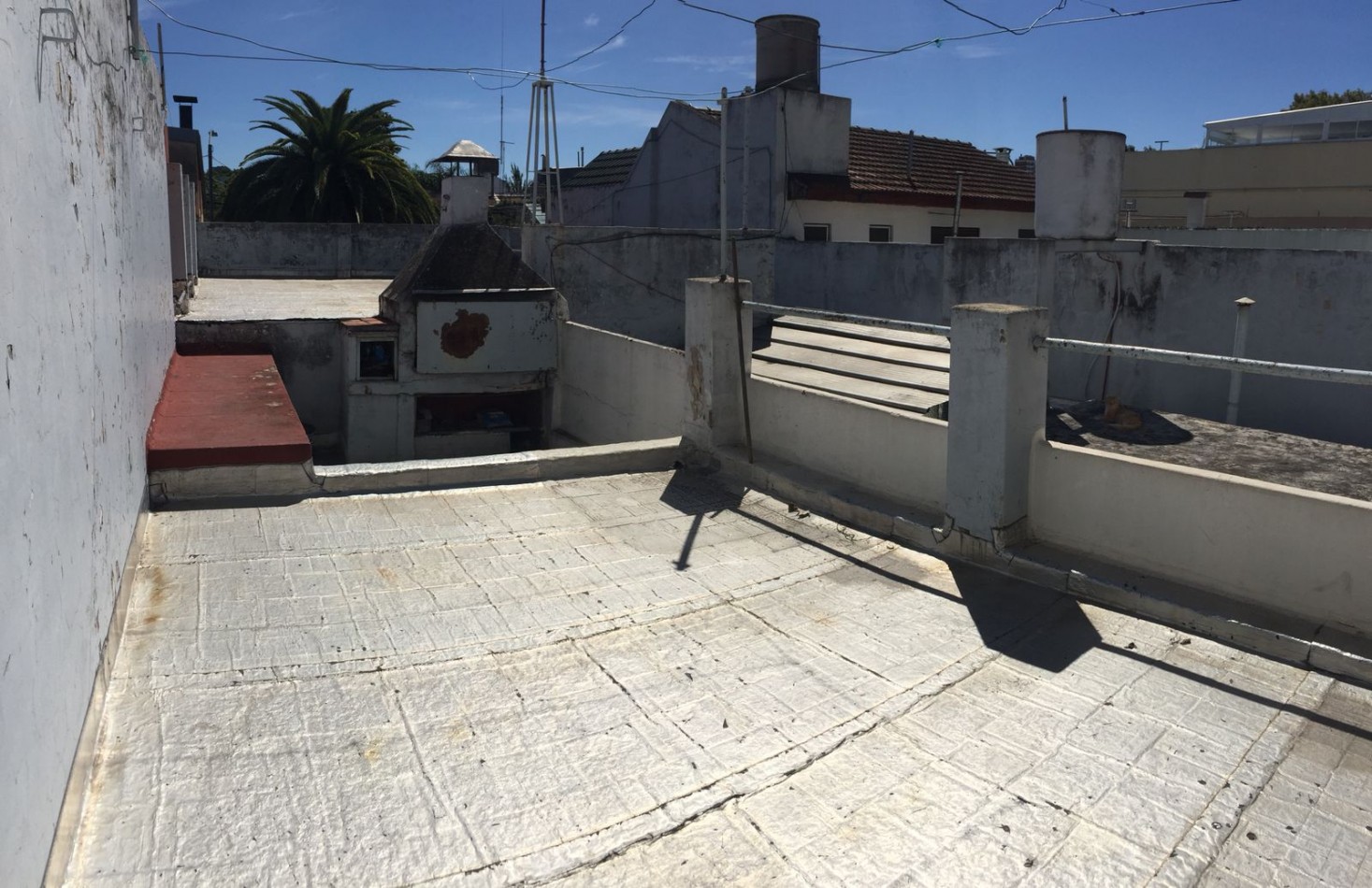 CASA 6 AMB CON PATIO CON GALERIA, GARAGE, JARDIN Y TERRAZA CON PARRILLA