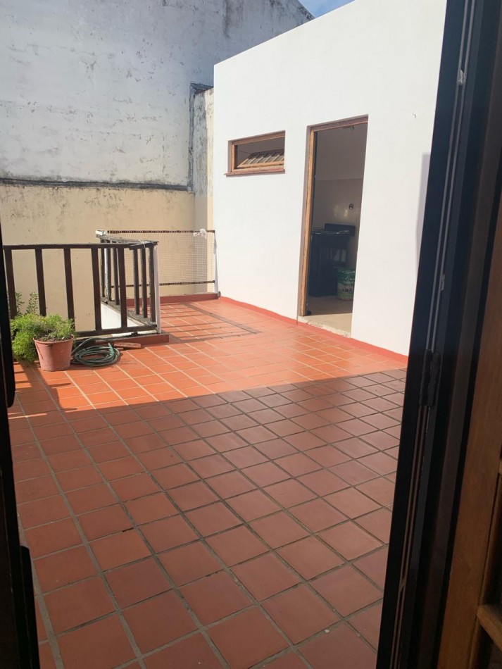PH 4 AMB PLANTA ALTA AL FRENTE CON PATIO-TERRAZA "SIN EXPENSAS"