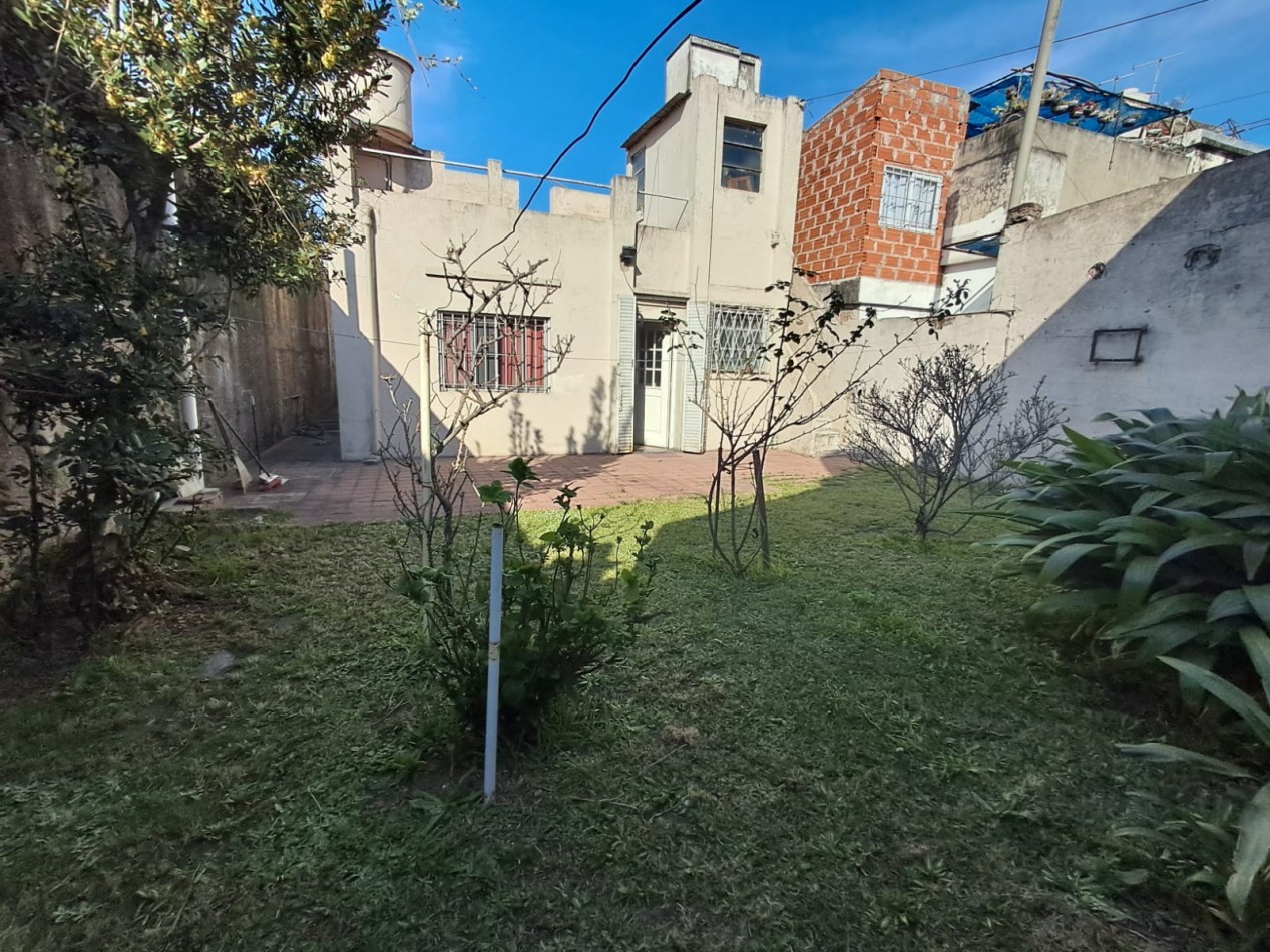 CASA 3 AMBIENTES C/ GARAGE, PATIO, JARDIN Y TERRAZA X T/ SUP. REF 811