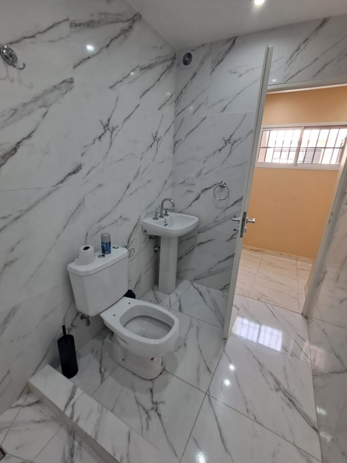 GALPON/LOCAL DE 68MTS2 CON VIVIENDA DE 3 AMB CON PATIO/GARAGE Y TERRAZA X T/SUPERFICIE CON CUARTO GUARDA UTILES 