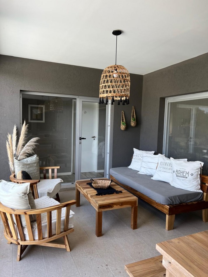 CASA 4 AMB CON GARAGE, PERGOLA Y PILETA 