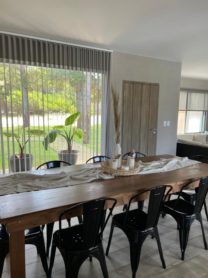 CASA 4 AMB CON GARAGE, PERGOLA Y PILETA 
