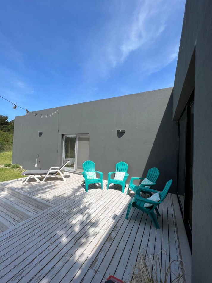 CASA 4 AMB CON GARAGE, PERGOLA Y PILETA 