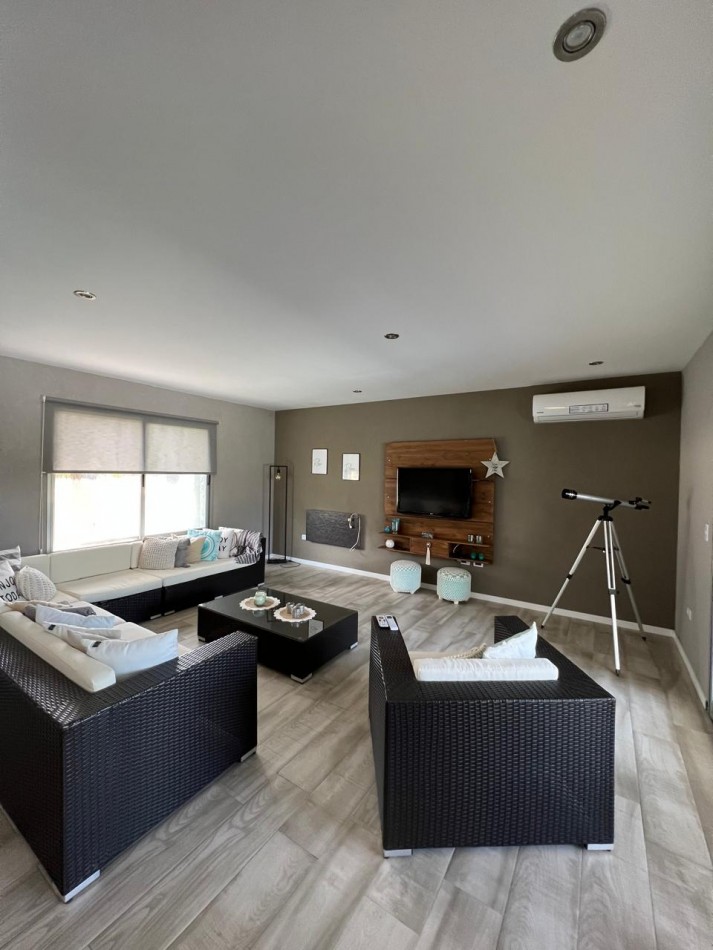 CASA 4 AMB CON GARAGE, PERGOLA Y PILETA 