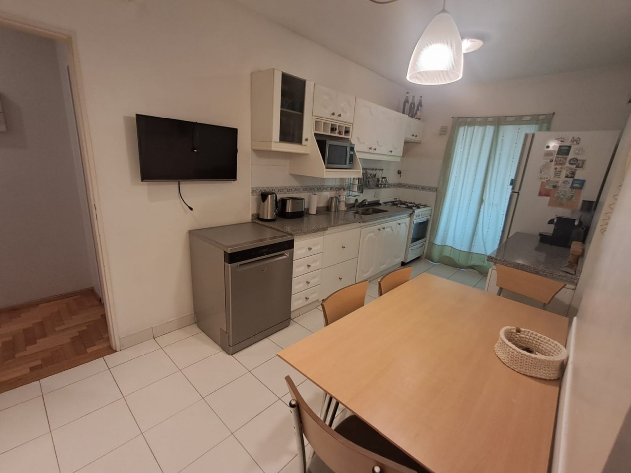 DEPARTAMENTO 4 AMB AL FRENTE, CON BALCON Y COCHERA.REF.833