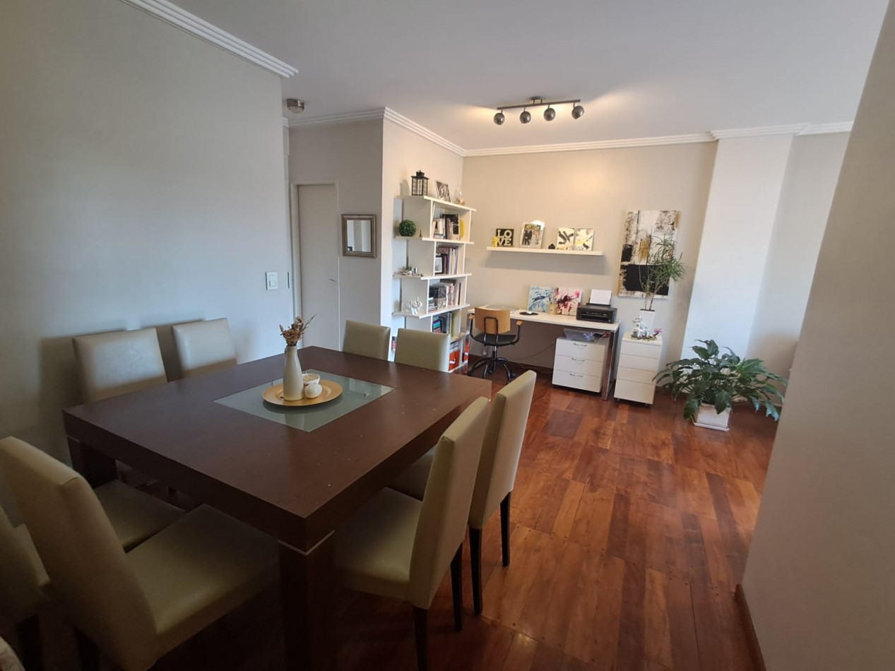 DEPARTAMENTO 4 AMB AL FRENTE, CON BALCON Y COCHERA.REF.833