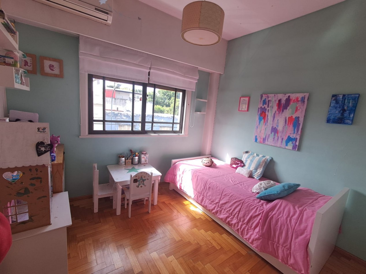 DEPARTAMENTO 4 AMB AL FRENTE, CON BALCON Y COCHERA.REF.833