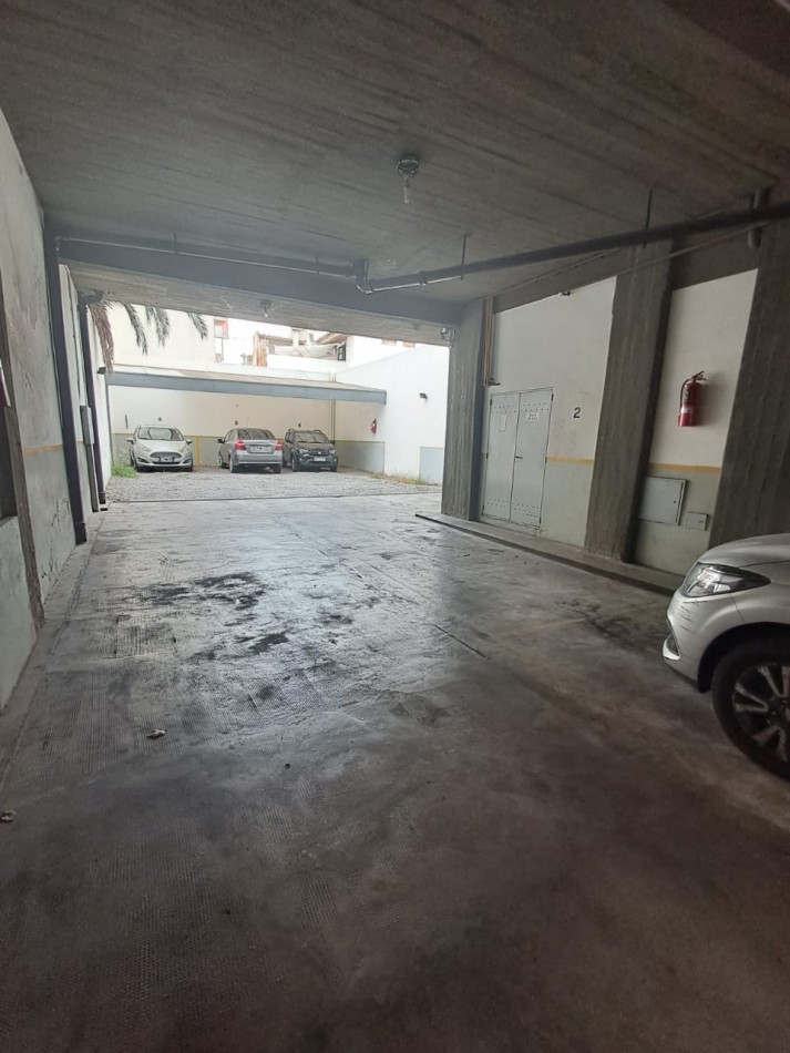 DEPARTAMENTO 4 AMB AL FRENTE, CON BALCON Y COCHERA.REF.833