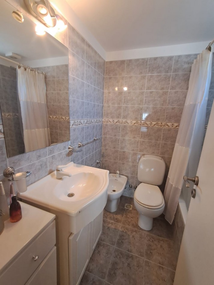 DEPARTAMENTO 4 AMB AL FRENTE, CON BALCON Y COCHERA.REF.833
