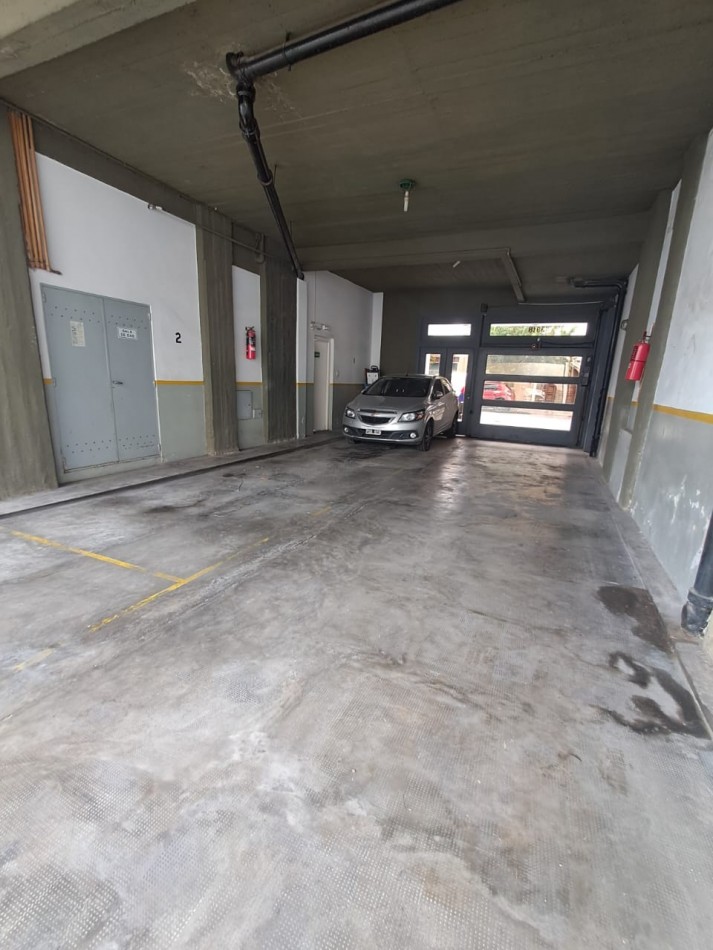 DEPARTAMENTO 4 AMB AL FRENTE, CON BALCON Y COCHERA.REF.833
