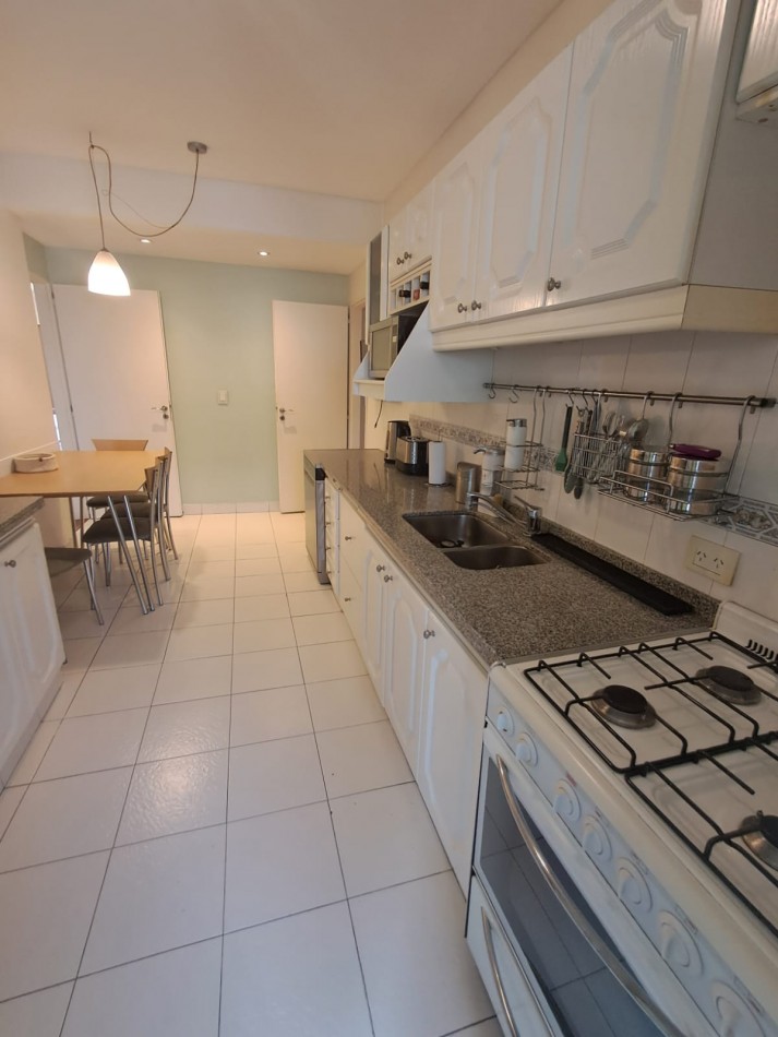 DEPARTAMENTO 4 AMB AL FRENTE, CON BALCON Y COCHERA.REF.833
