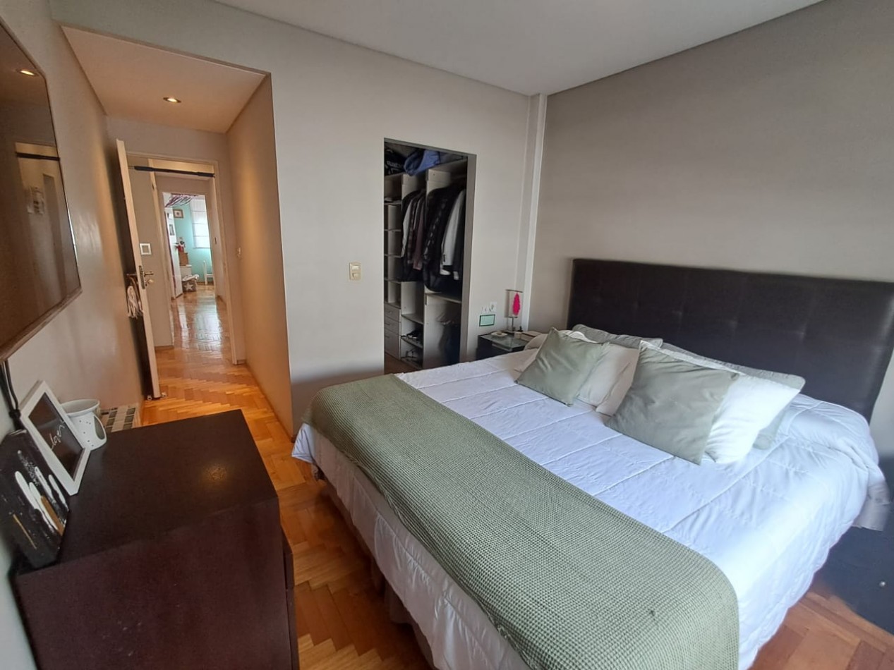DEPARTAMENTO 4 AMB AL FRENTE, CON BALCON Y COCHERA.REF.833