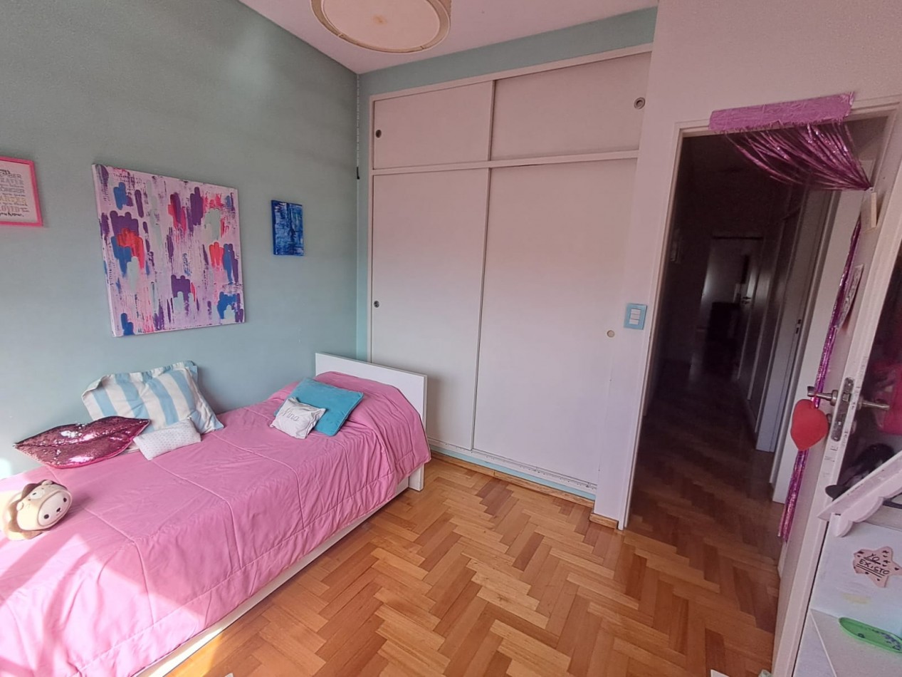 DEPARTAMENTO 4 AMB AL FRENTE, CON BALCON Y COCHERA.REF.833