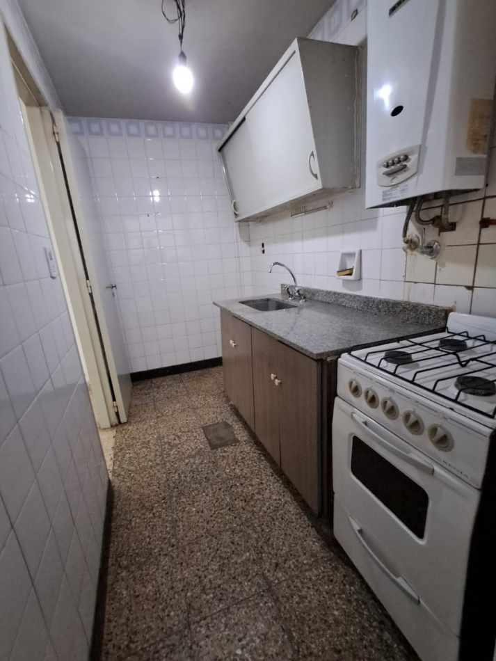 DEPARTAMENTO 2 AMBIENTES PRIMER PISO POR ESCALERA CON BAJAS EXPENSAS.REF.834