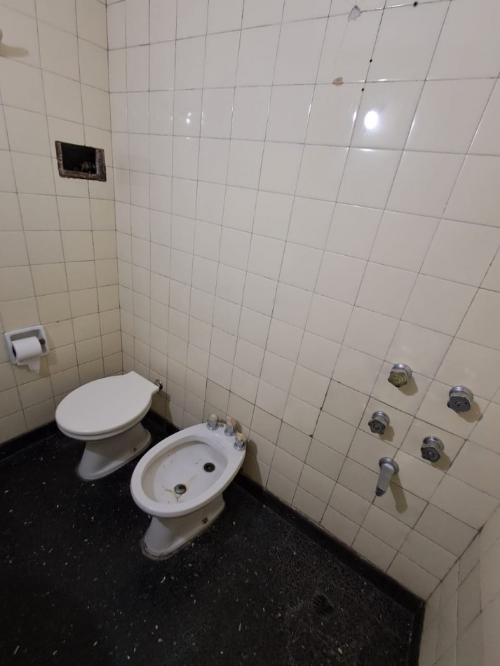 DEPARTAMENTO 2 AMBIENTES PRIMER PISO POR ESCALERA CON BAJAS EXPENSAS.REF.834