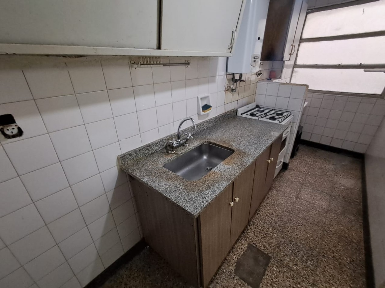 DEPARTAMENTO 2 AMBIENTES PRIMER PISO POR ESCALERA CON BAJAS EXPENSAS.REF.834