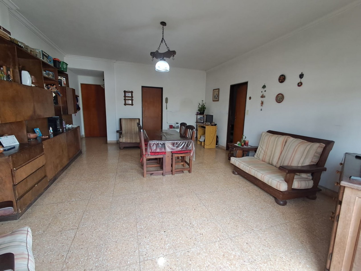 DEPARTAMENTO 3 AMB AL FRENTE CON BALCON.REF.836