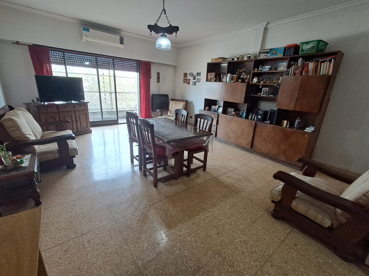 DEPARTAMENTO 3 AMB AL FRENTE CON BALCON.REF.836