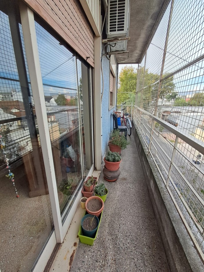 DEPARTAMENTO 3 AMB AL FRENTE CON BALCON.REF.836