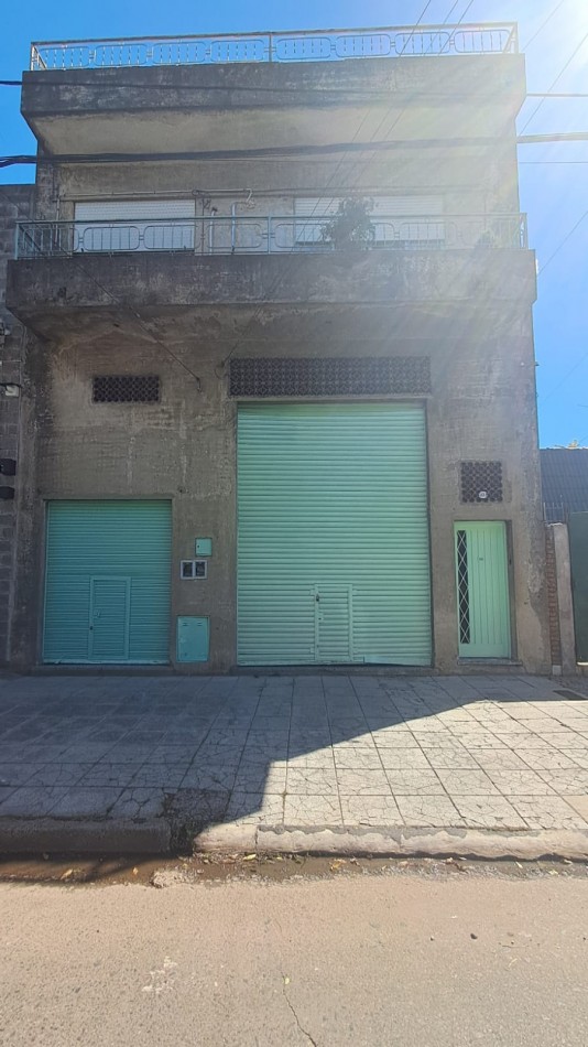 GALPON CON 2 OFICINAS Y VIVIENDA 3 AMB EN PLANTA ALTA