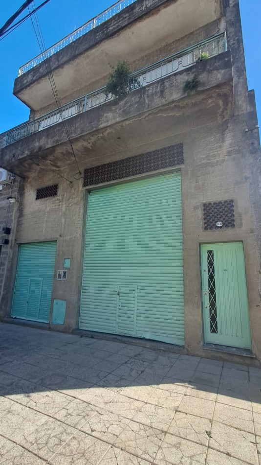 GALPON CON 2 OFICINAS Y VIVIENDA 3 AMB EN PLANTA ALTA