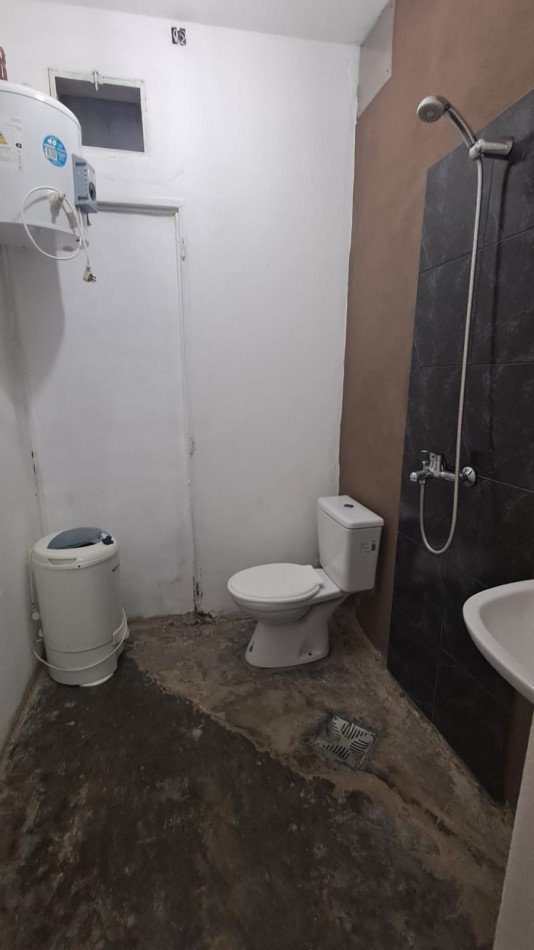 GALPON CON 2 OFICINAS Y VIVIENDA 3 AMB EN PLANTA ALTA