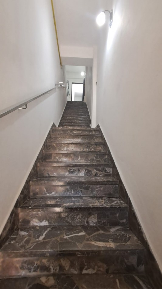 GALPON CON 2 OFICINAS Y VIVIENDA 3 AMB EN PLANTA ALTA