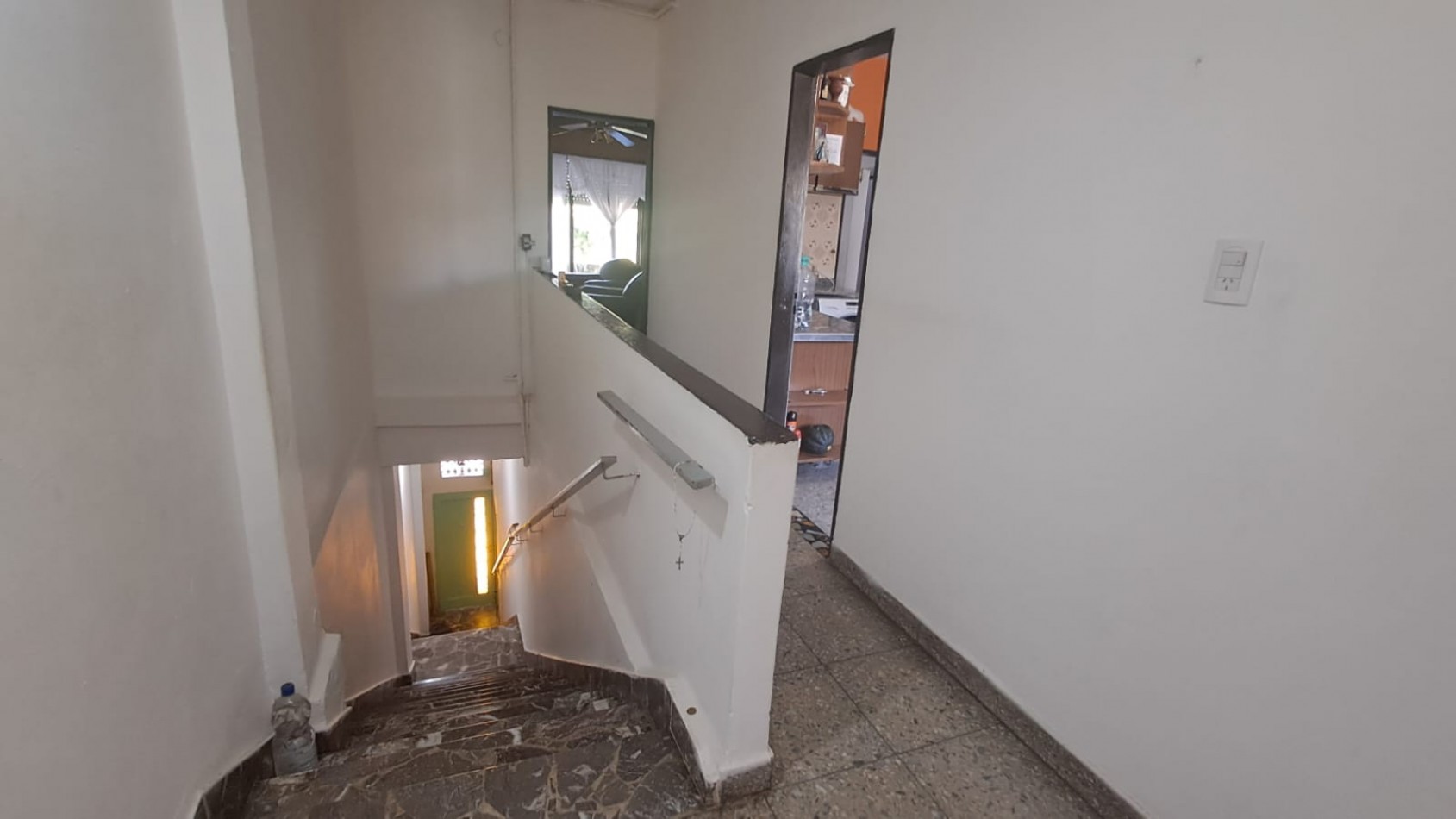 GALPON CON 2 OFICINAS Y VIVIENDA 3 AMB EN PLANTA ALTA