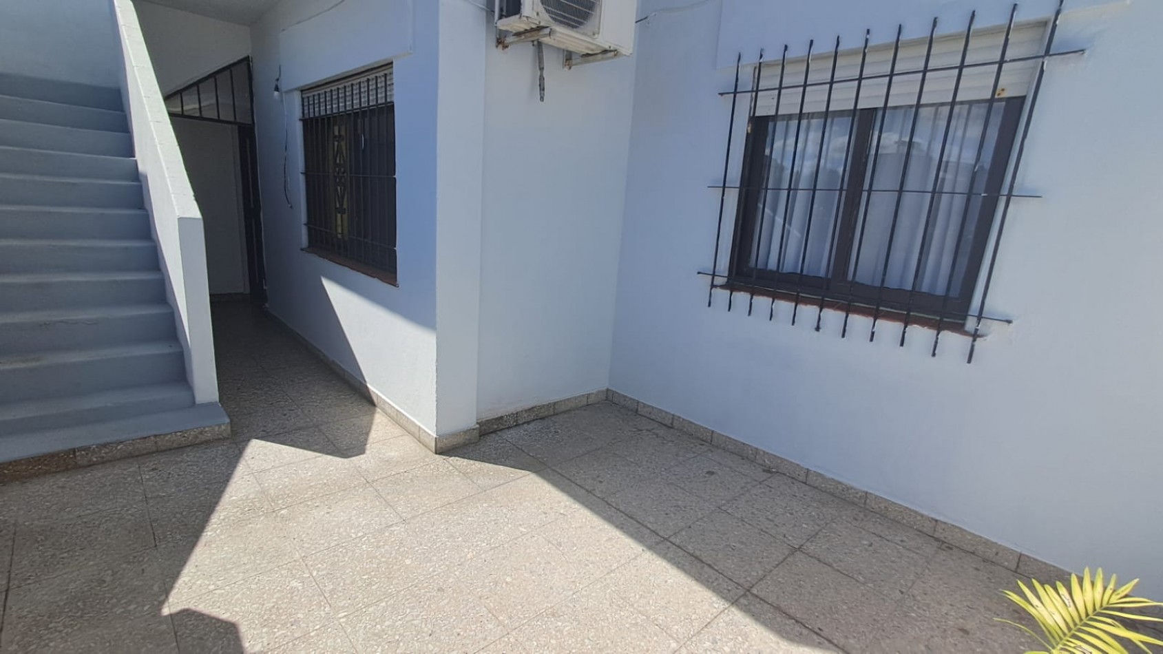 GALPON CON 2 OFICINAS Y VIVIENDA 3 AMB EN PLANTA ALTA