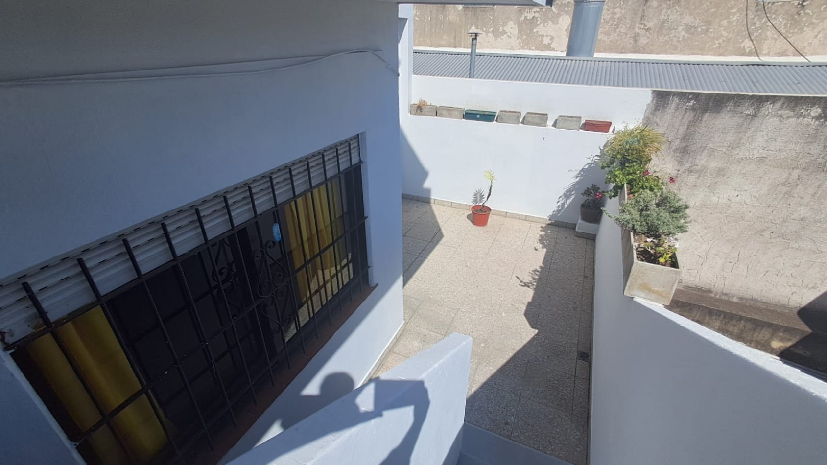 GALPON CON 2 OFICINAS Y VIVIENDA 3 AMB EN PLANTA ALTA