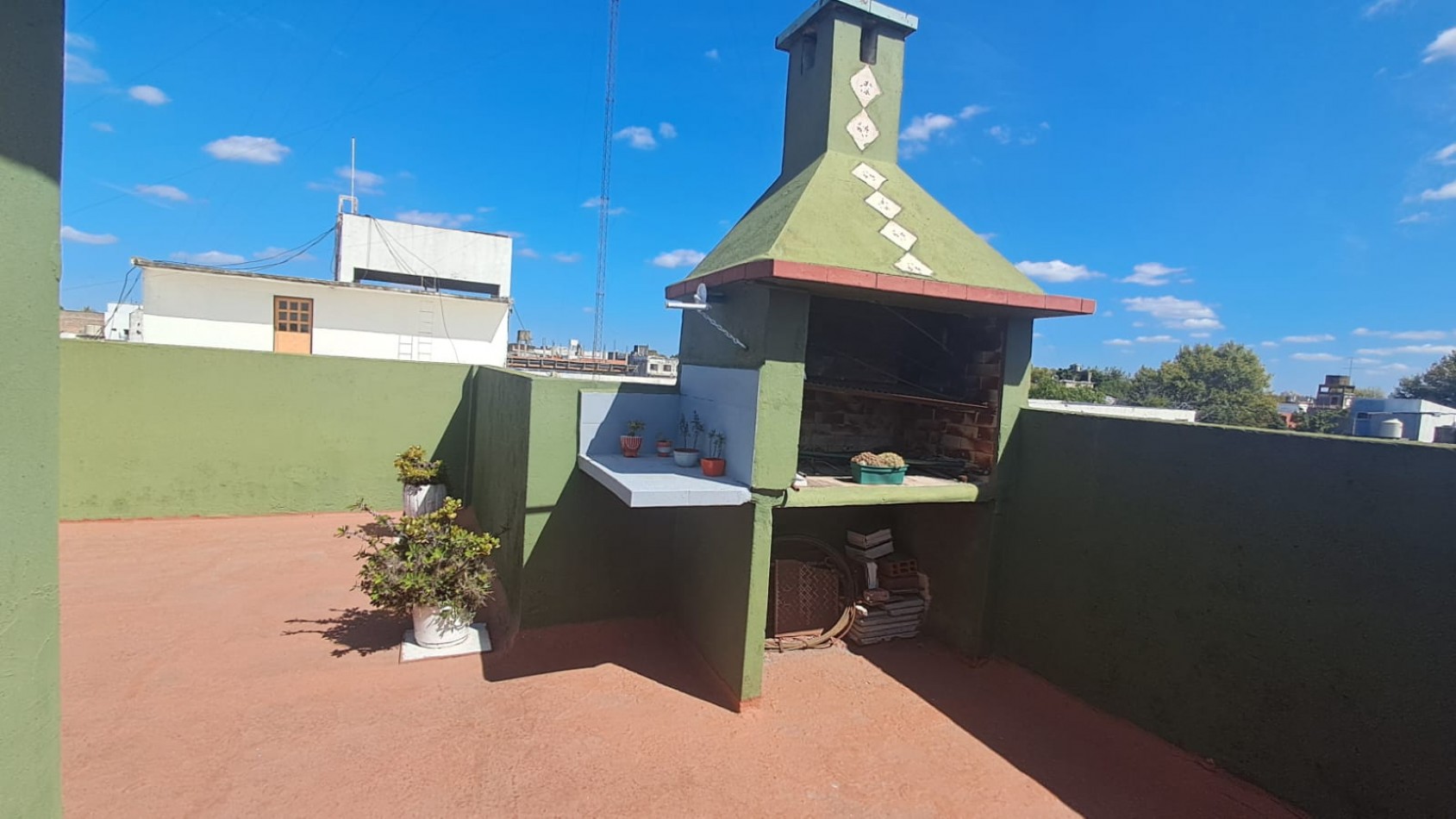 GALPON CON 2 OFICINAS Y VIVIENDA 3 AMB EN PLANTA ALTA