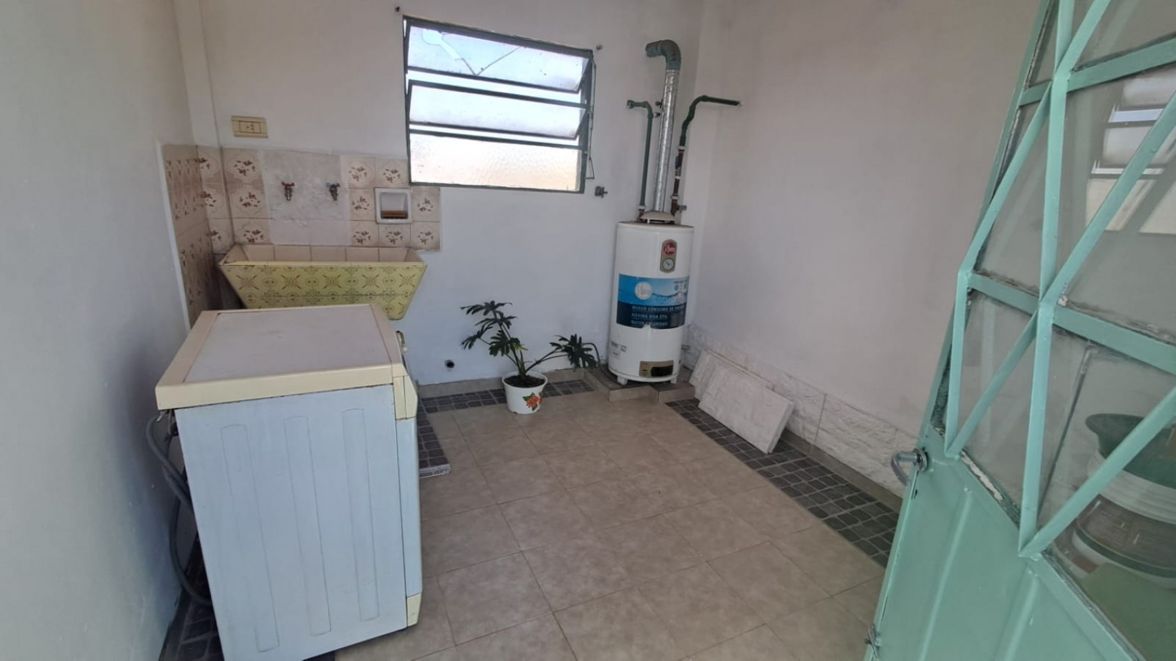 GALPON CON 2 OFICINAS Y VIVIENDA 3 AMB EN PLANTA ALTA